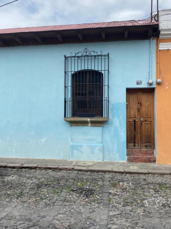 אנטיגואה גואטמלה El Extranjero Hostal מראה חיצוני תמונה