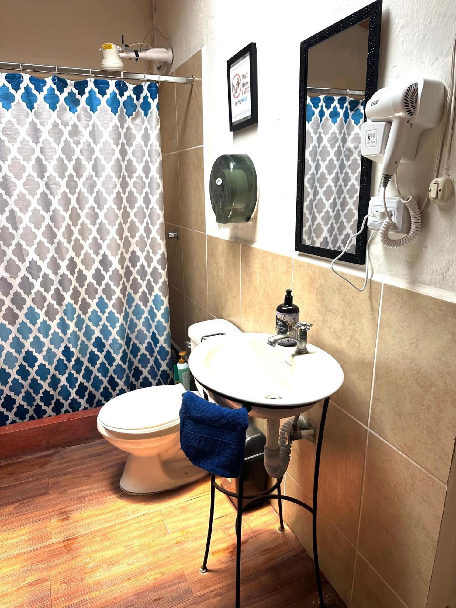 אנטיגואה גואטמלה El Extranjero Hostal מראה חיצוני תמונה